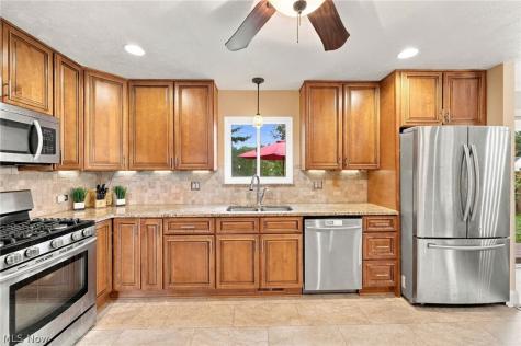 6611 Wedgewood Drive North Olmsted OH 44070