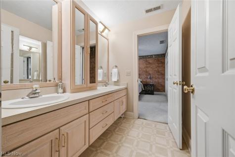 38861 Arbor Court Grafton OH 44044