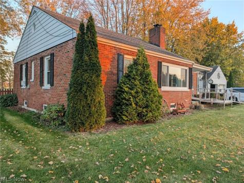 1049 S Thoman Street Crestline OH 44827