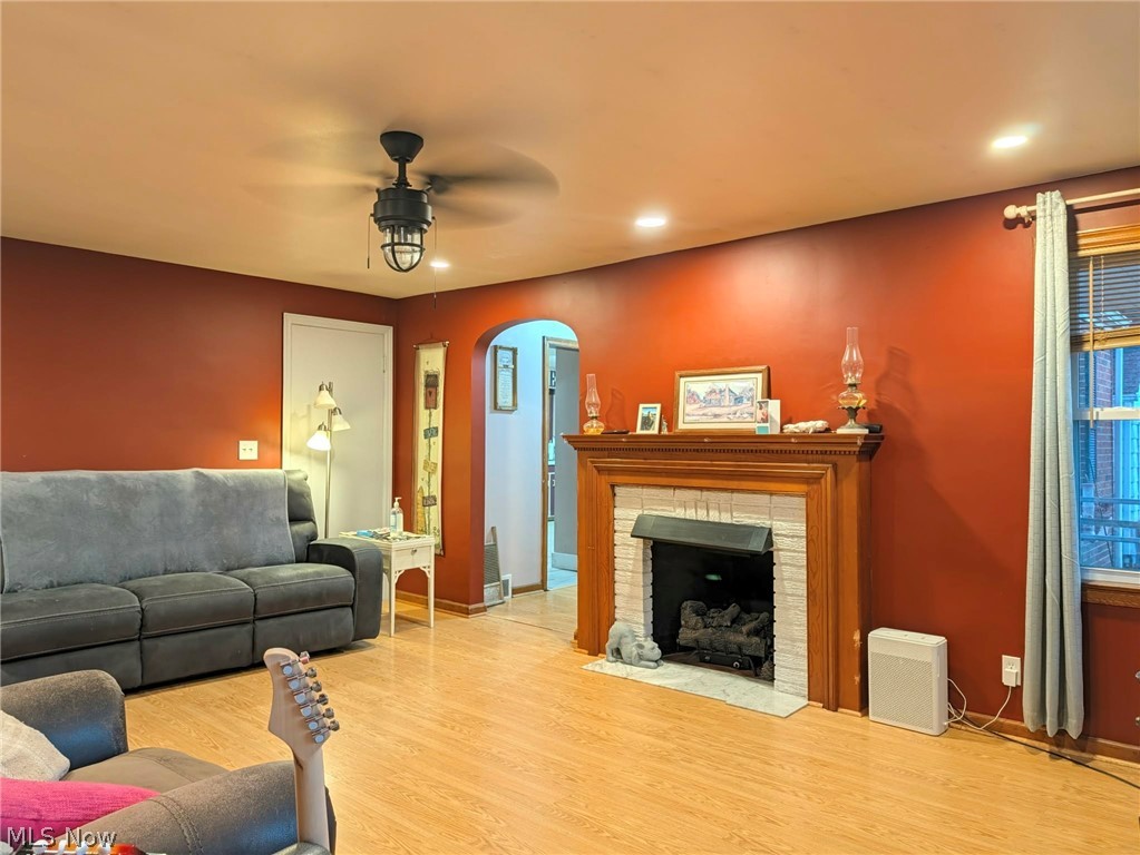 1049 S Thoman Street Crestline OH 44827