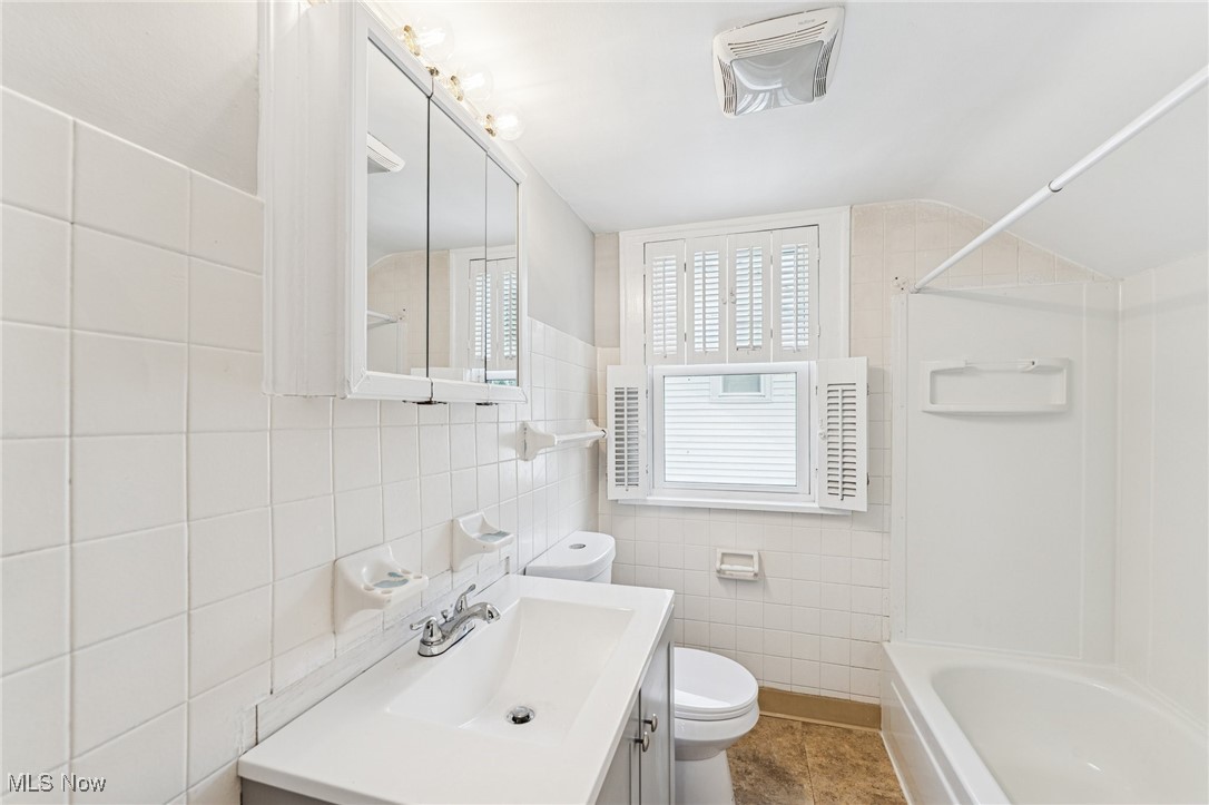 5144 Oakmont Drive Lyndhurst OH 44124