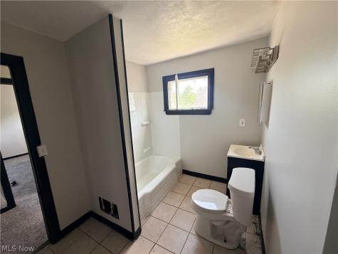 4146 E 143rd Street Cleveland OH 44128