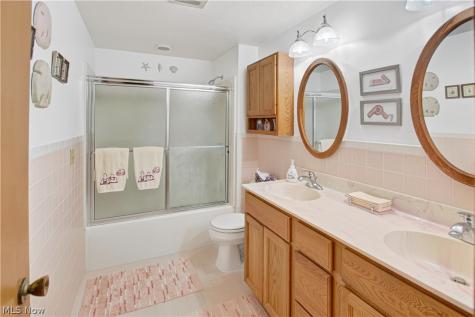 8402 Edge Lake Oval Northfield OH 44067