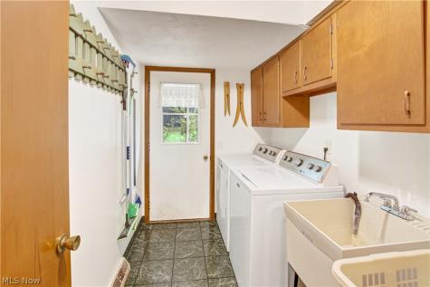 8402 Edge Lake Oval Northfield OH 44067