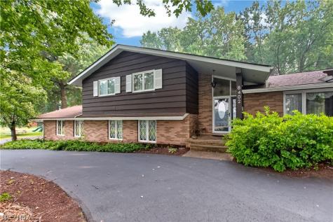 8402 Edge Lake Oval Northfield OH 44067