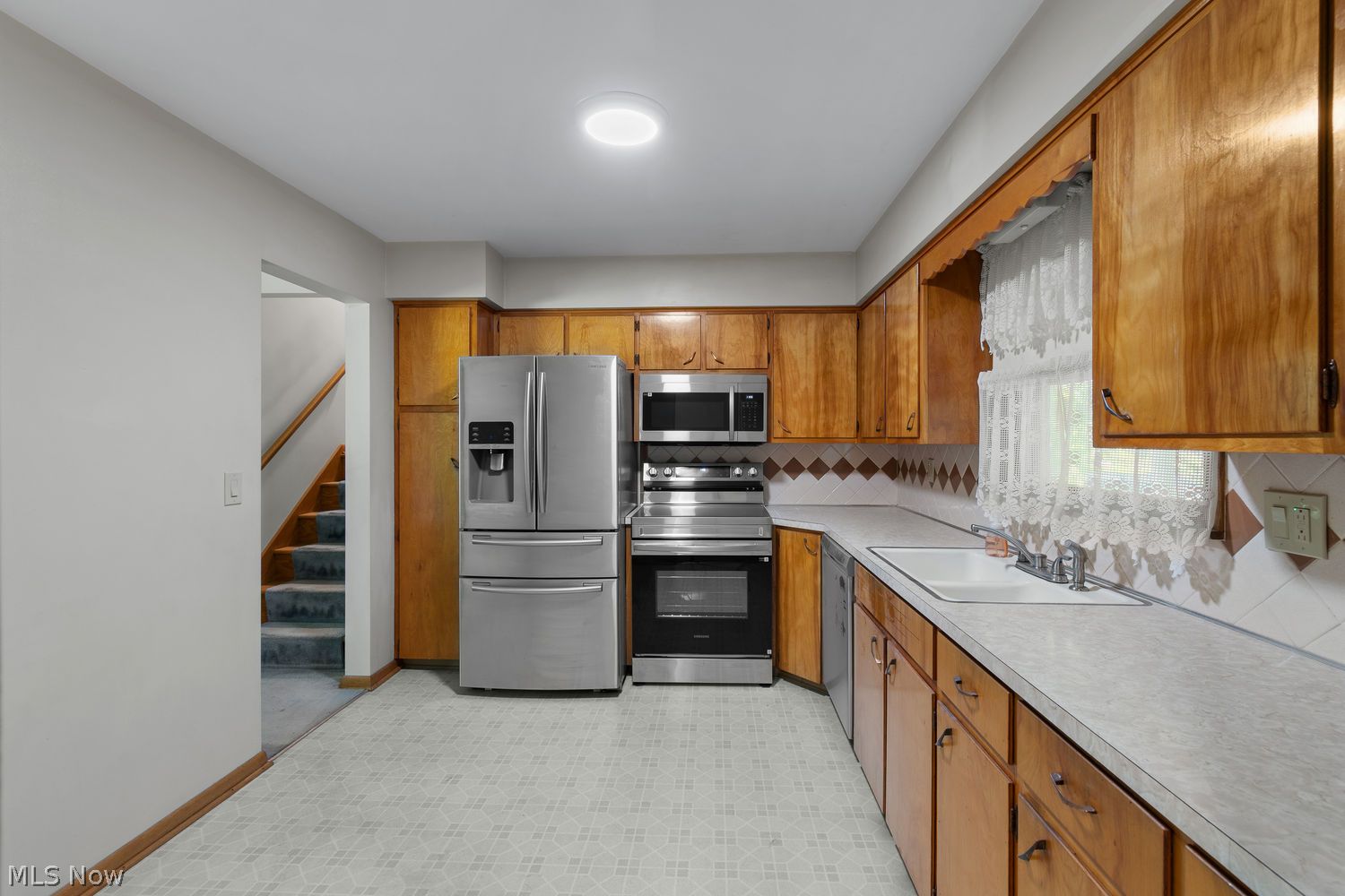8514 Shadyview Avenue NW Clinton OH 44216