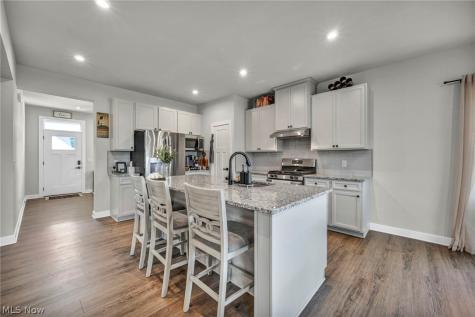5394 Hawks Nest Circle Sheffield Lake OH 44054