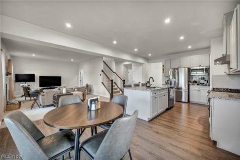 5394 Hawks Nest Circle Sheffield Lake OH 44054
