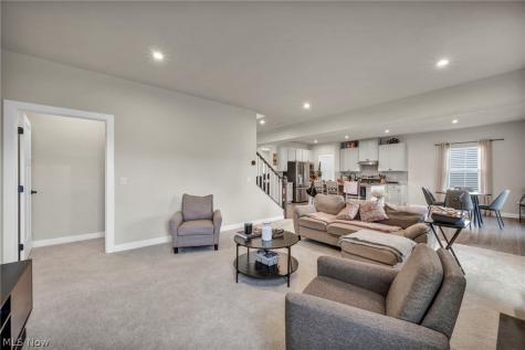 5394 Hawks Nest Circle Sheffield Lake OH 44054