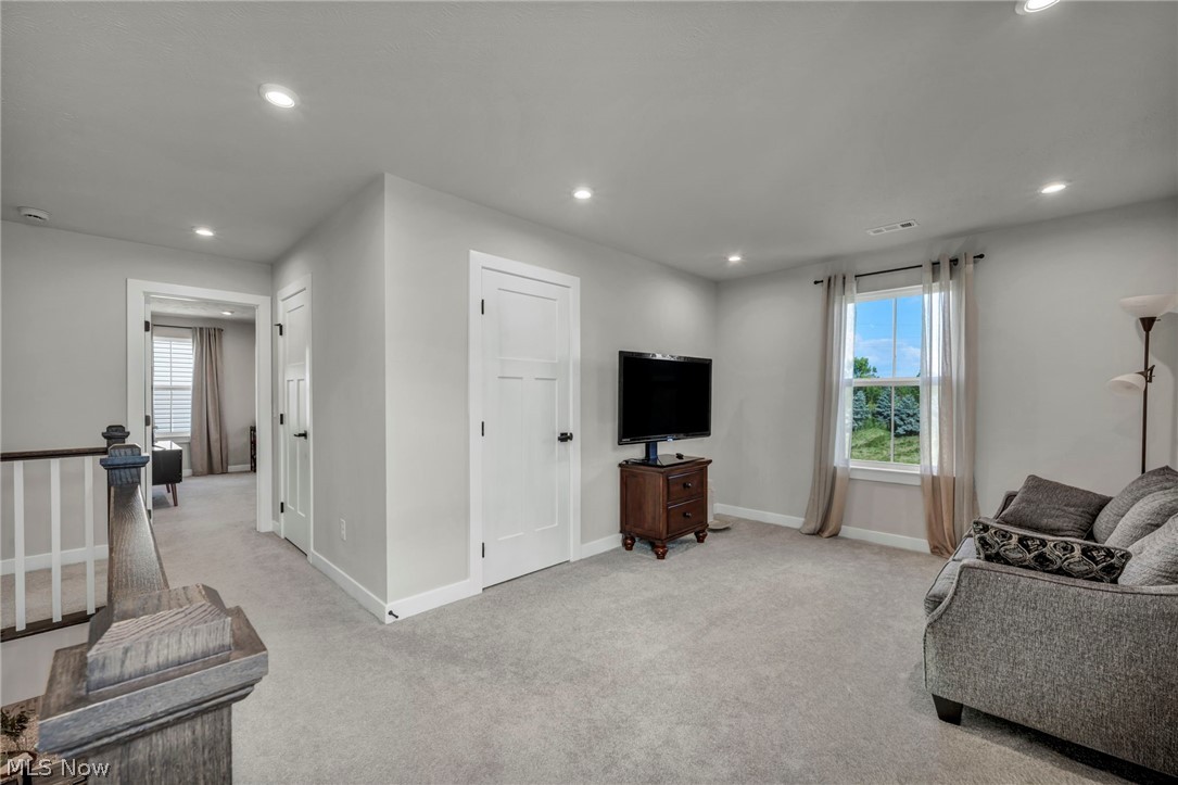 5394 Hawks Nest Circle Sheffield Lake OH 44054