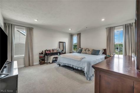 5394 Hawks Nest Circle Sheffield Lake OH 44054