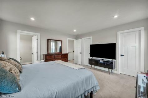 5394 Hawks Nest Circle Sheffield Lake OH 44054