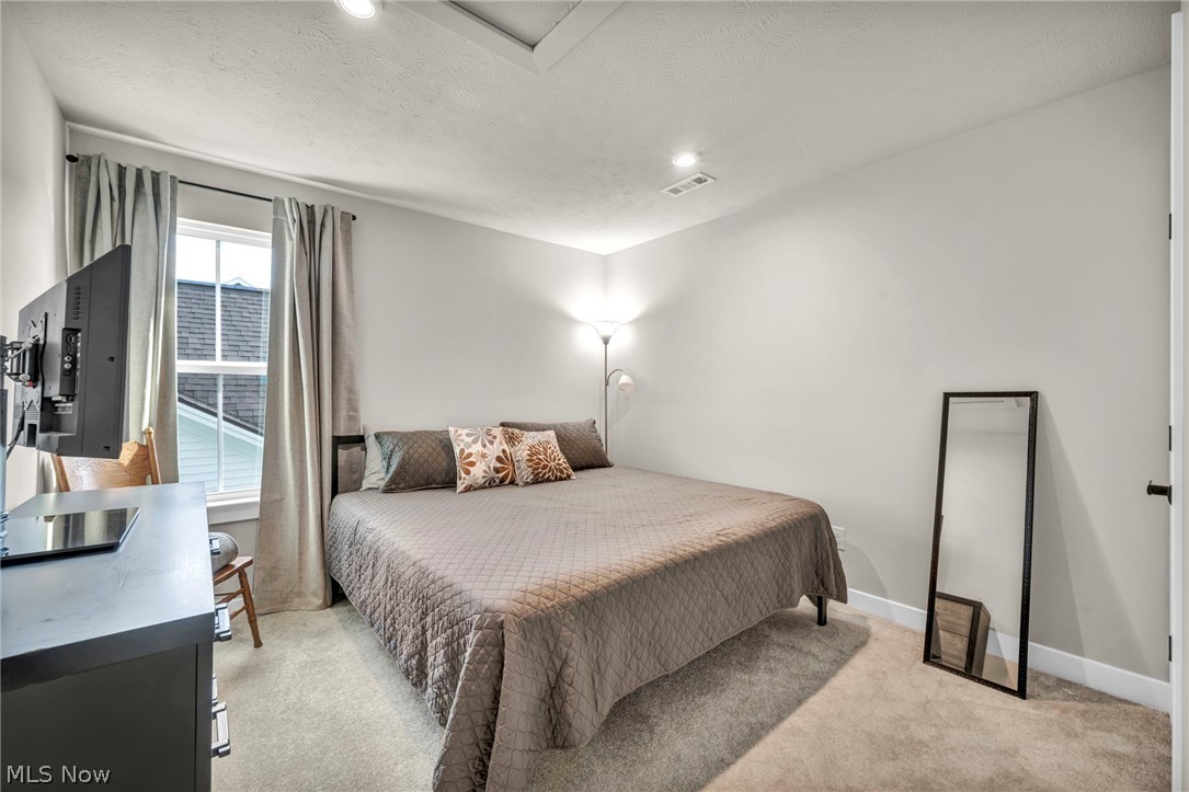 5394 Hawks Nest Circle Sheffield Lake OH 44054