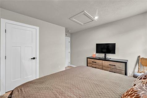 5394 Hawks Nest Circle Sheffield Lake OH 44054