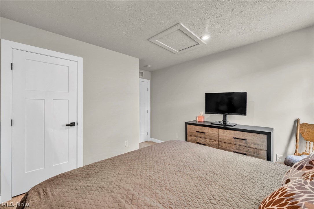 5394 Hawks Nest Circle Sheffield Lake OH 44054
