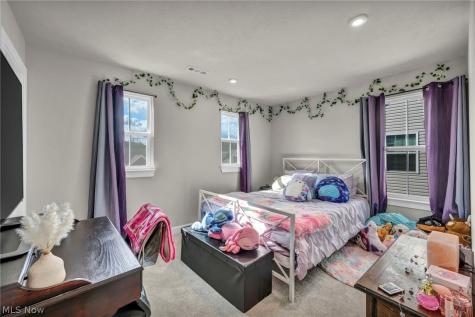 5394 Hawks Nest Circle Sheffield Lake OH 44054