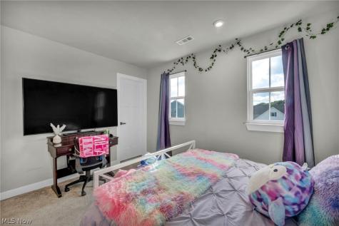 5394 Hawks Nest Circle Sheffield Lake OH 44054