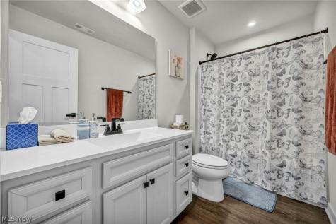 5394 Hawks Nest Circle Sheffield Lake OH 44054