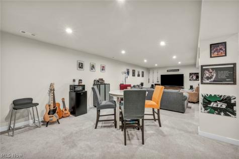 5394 Hawks Nest Circle Sheffield Lake OH 44054