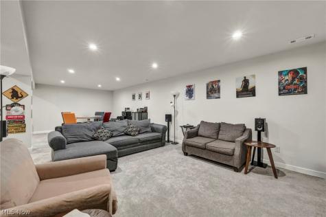 5394 Hawks Nest Circle Sheffield Lake OH 44054