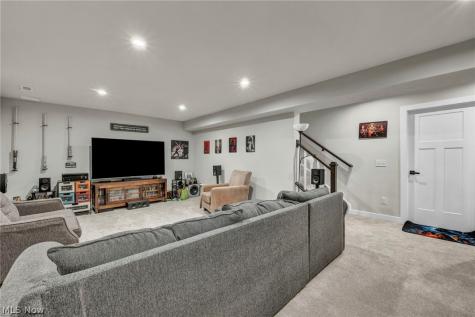 5394 Hawks Nest Circle Sheffield Lake OH 44054