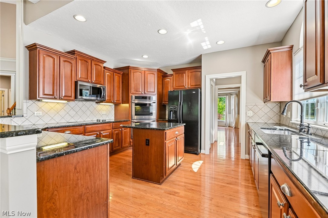 36305 Montrose Way Avon OH 44011