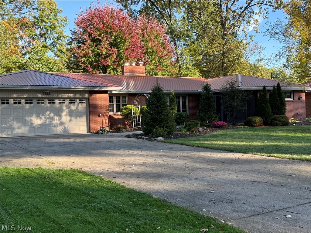1998 Roberts Lane NE Warren OH 44483