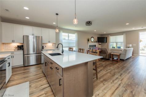162 Kensington Way Elyria OH 44035