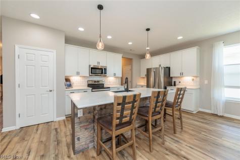 162 Kensington Way Elyria OH 44035