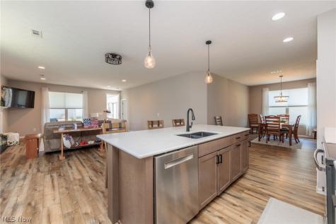 162 Kensington Way Elyria OH 44035