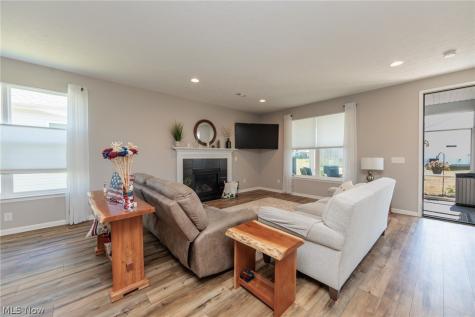 162 Kensington Way Elyria OH 44035