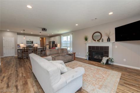 162 Kensington Way Elyria OH 44035