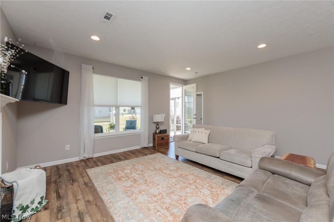 162 Kensington Way Elyria OH 44035