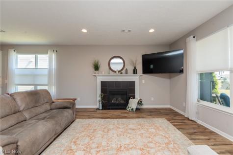 162 Kensington Way Elyria OH 44035