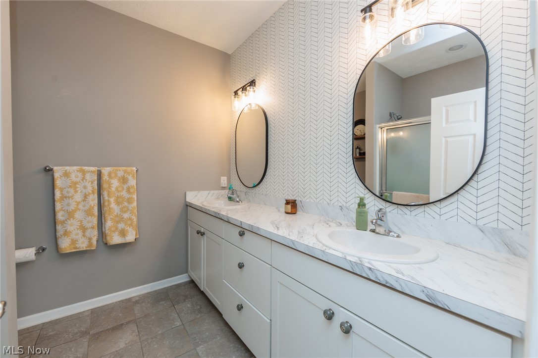 162 Kensington Way Elyria OH 44035