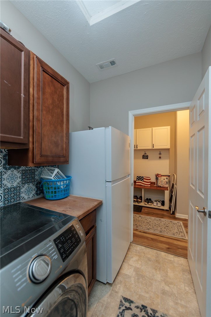 162 Kensington Way Elyria OH 44035