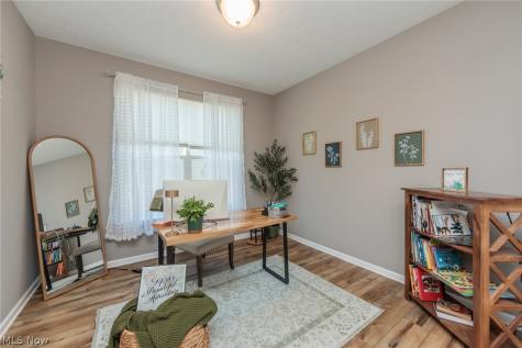 162 Kensington Way Elyria OH 44035