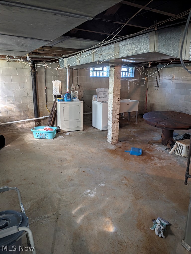 173 Como Avenue Struthers OH 44471