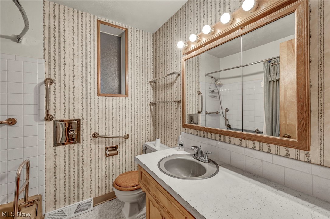 261 Fairmount Avenue Barberton OH 44203