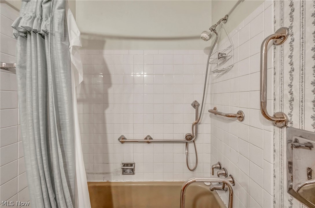 261 Fairmount Avenue Barberton OH 44203