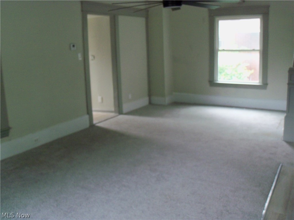 182 Elm Street Struthers OH 44471
