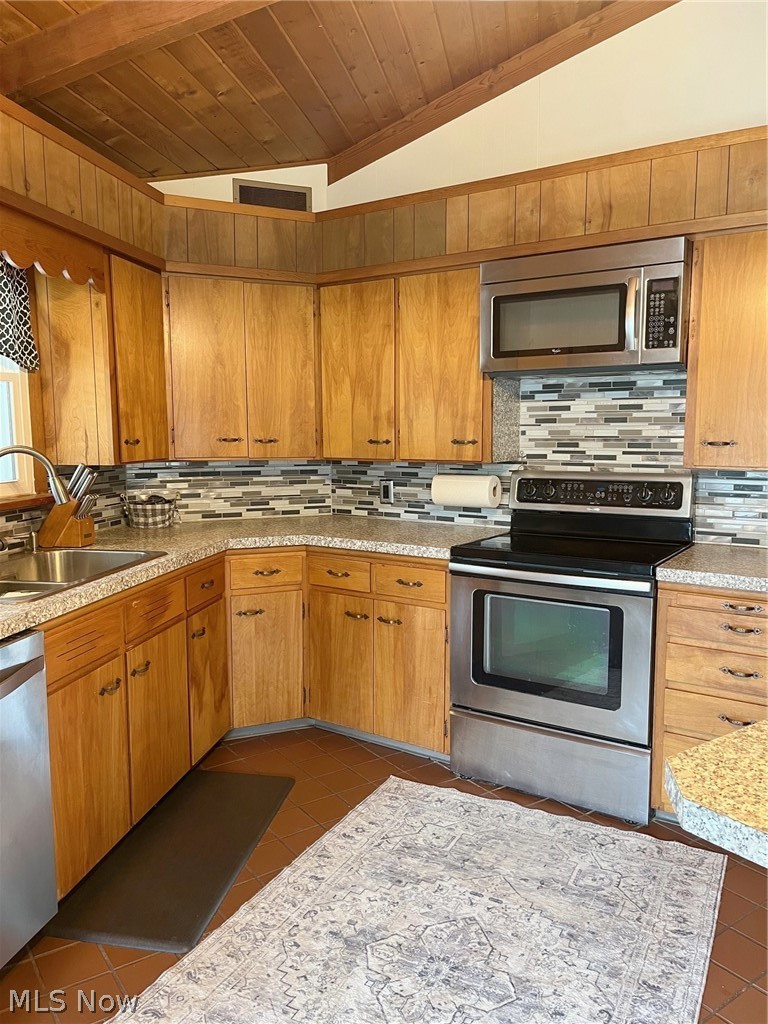 6 Latonka Trail Malvern OH 44644