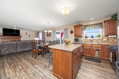 13014 Duquette Avenue NE Hartville OH 44632