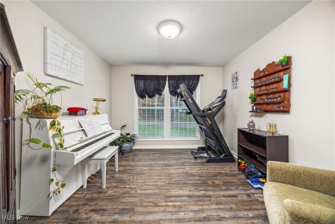 13014 Duquette Avenue NE Hartville OH 44632