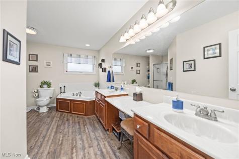 13014 Duquette Avenue NE Hartville OH 44632