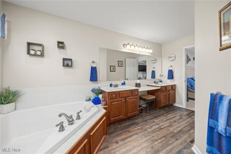 13014 Duquette Avenue NE Hartville OH 44632