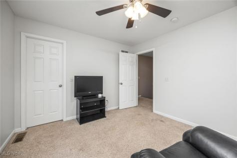 13014 Duquette Avenue NE Hartville OH 44632