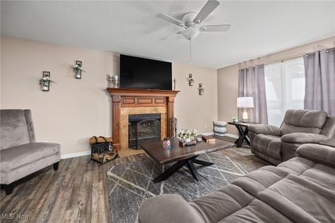 13014 Duquette Avenue NE Hartville OH 44632