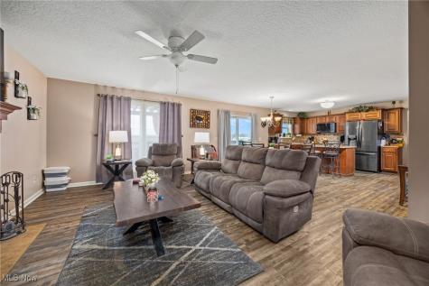 13014 Duquette Avenue NE Hartville OH 44632