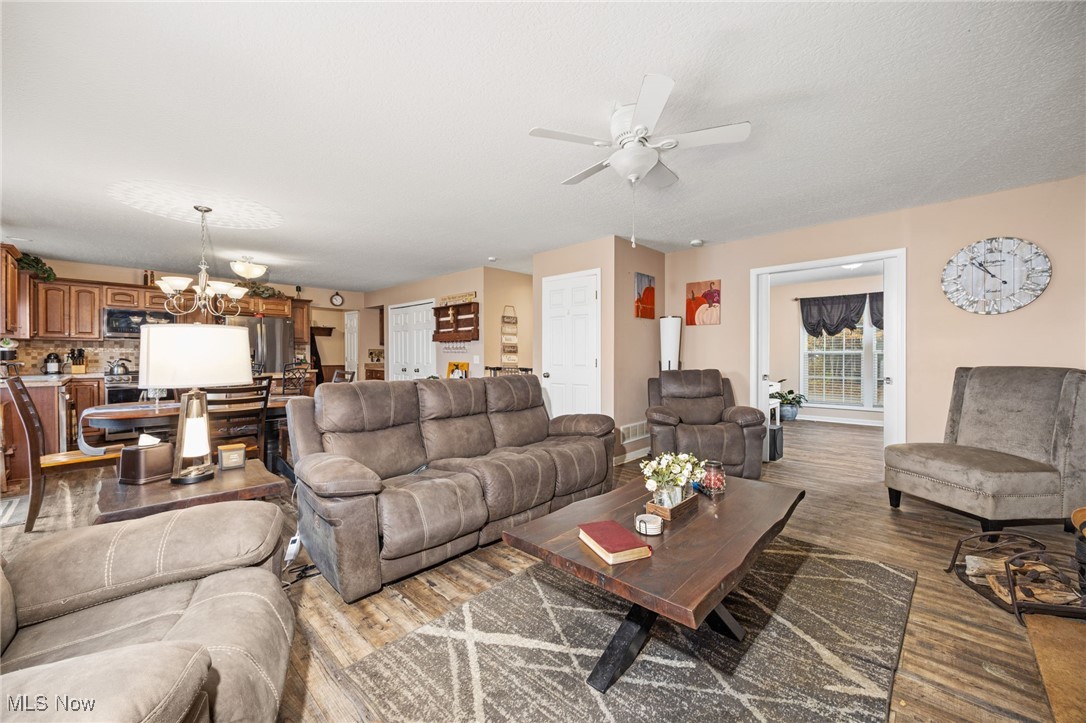 13014 Duquette Avenue NE Hartville OH 44632